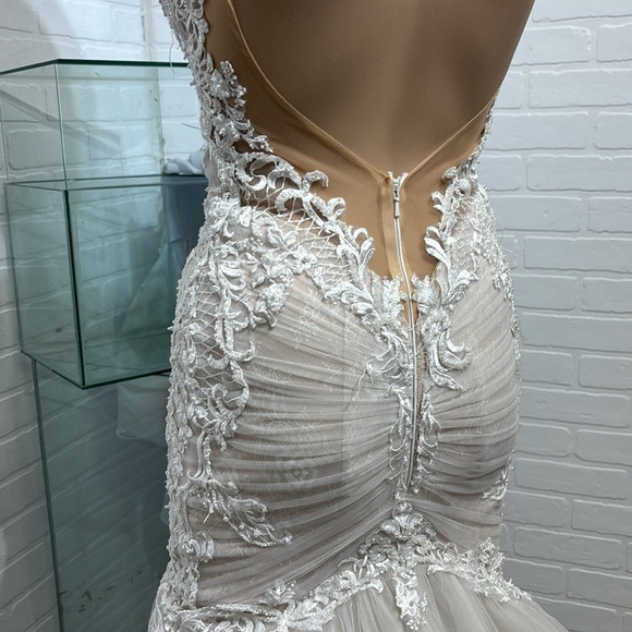 Isabella Talya Ivory Wedding Dress Fit & Flare with Train Size 0 - Picture 9 of 16